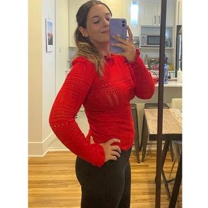 RED LONG SLEEVE KNITTED MEDIUM TOP WITH RUFFLES